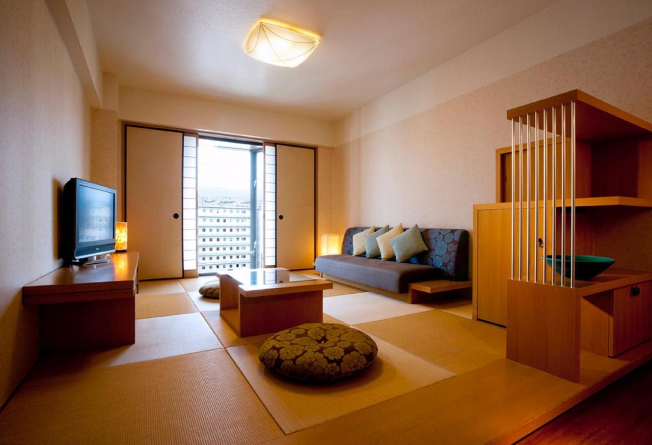 Rihga Royal Hotel Kyōto Esterno foto A Japanese-style room at the hotel